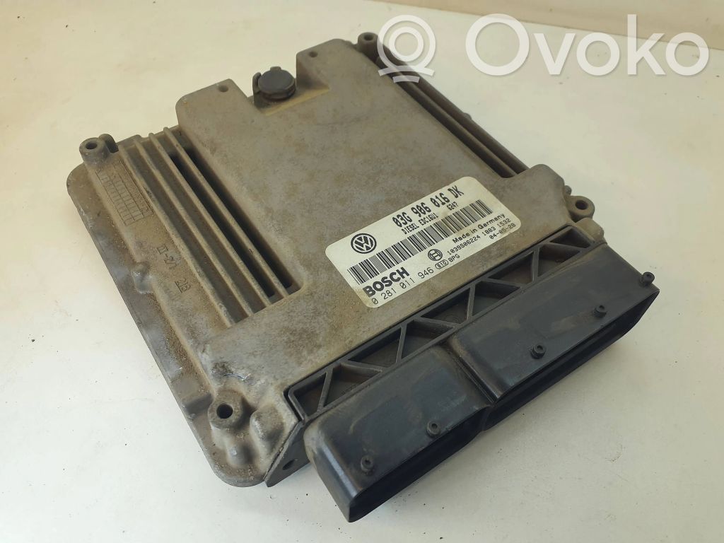 Volkswagen Touran I Engine control unit/module 