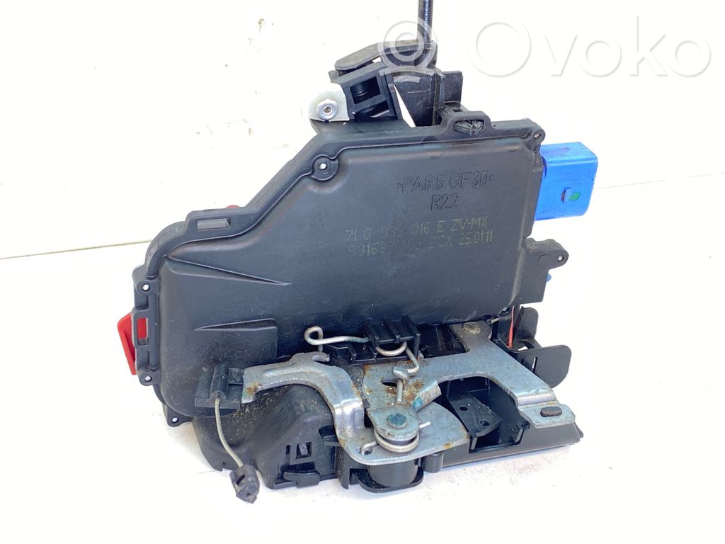 Volkswagen Golf VI Rear door lock 