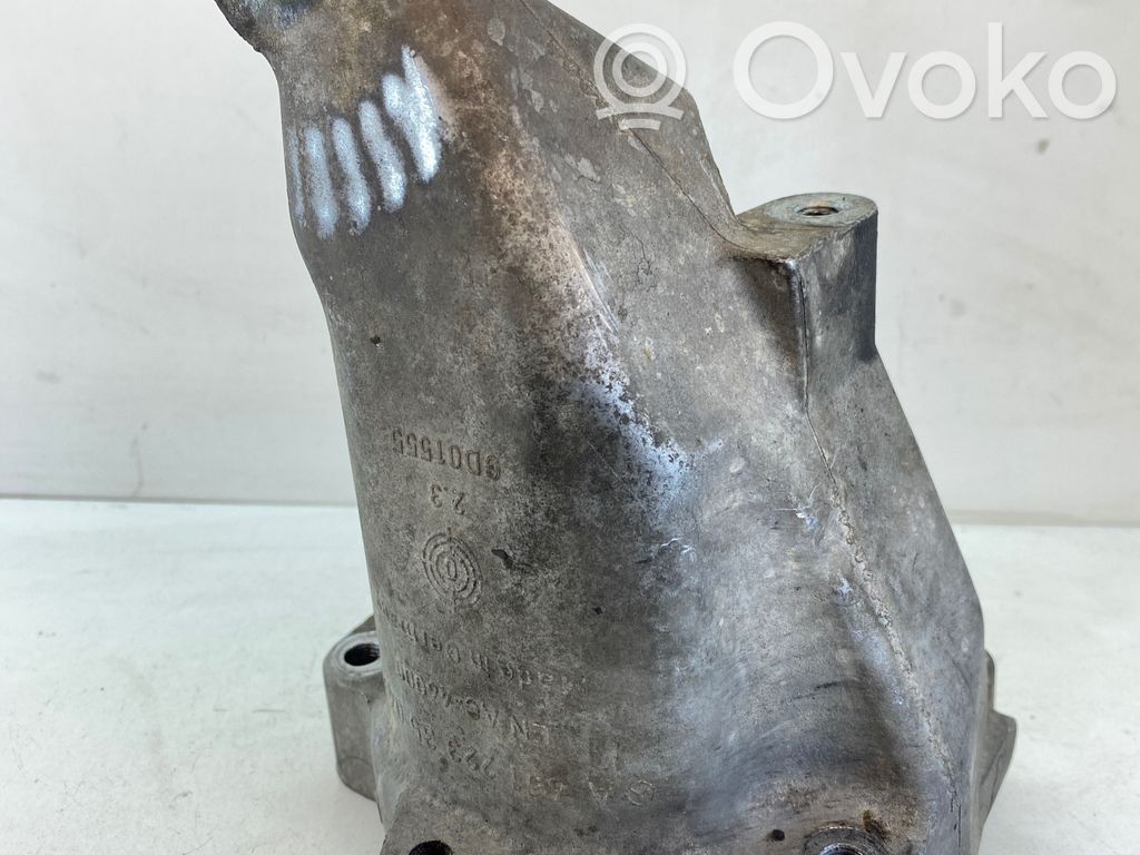 Mercedes-Benz E W212 Engine mounting bracket 