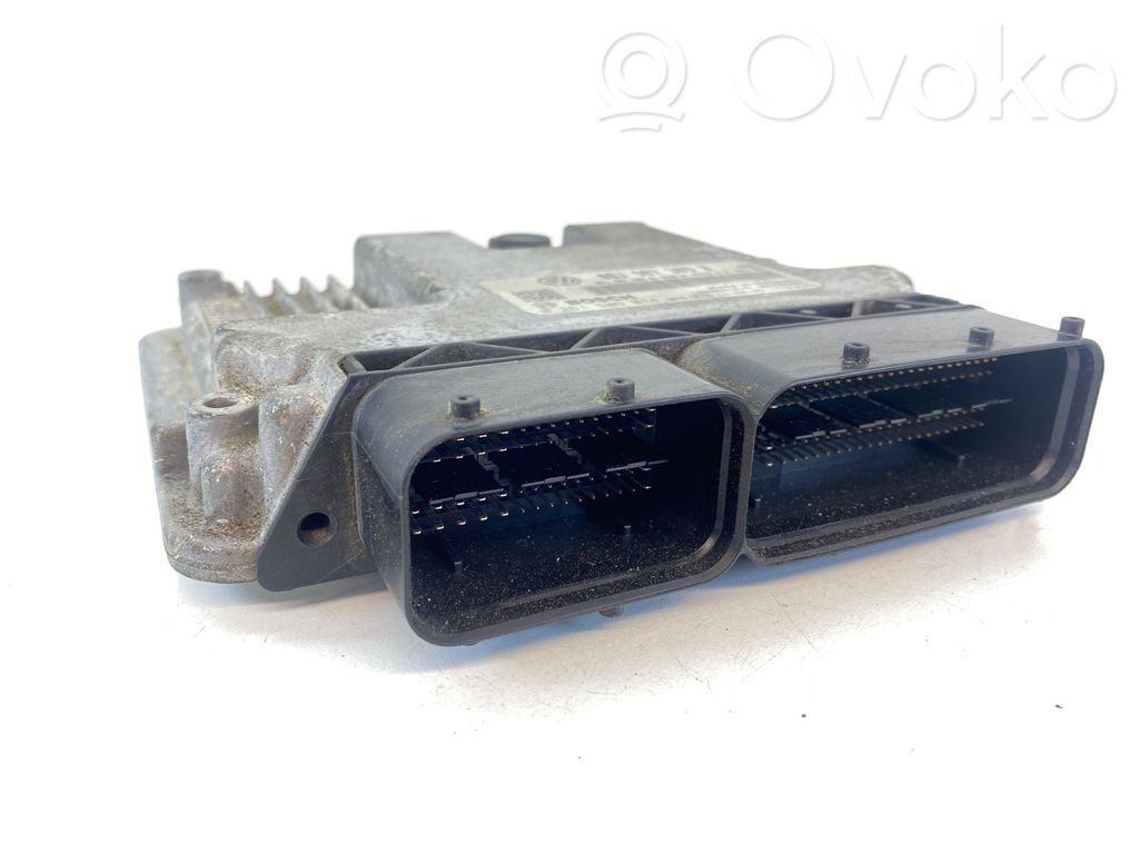 Volkswagen PASSAT CC Engine control unit/module 