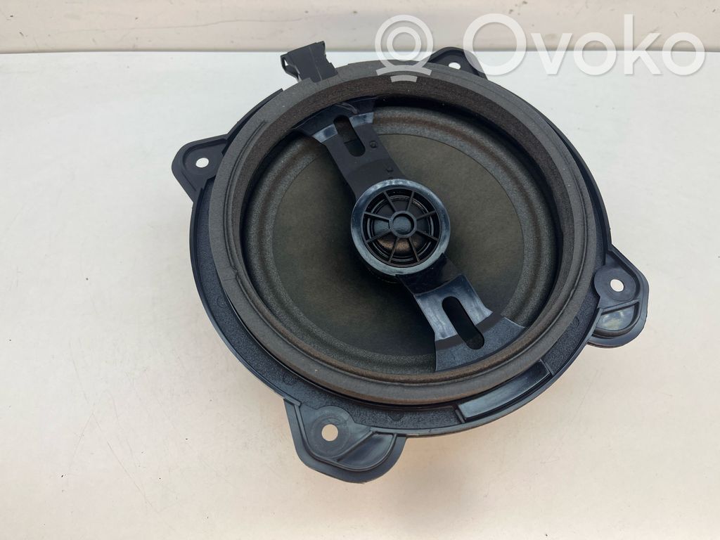 Audi A3 S3 8P Altavoz de la puerta trasera 