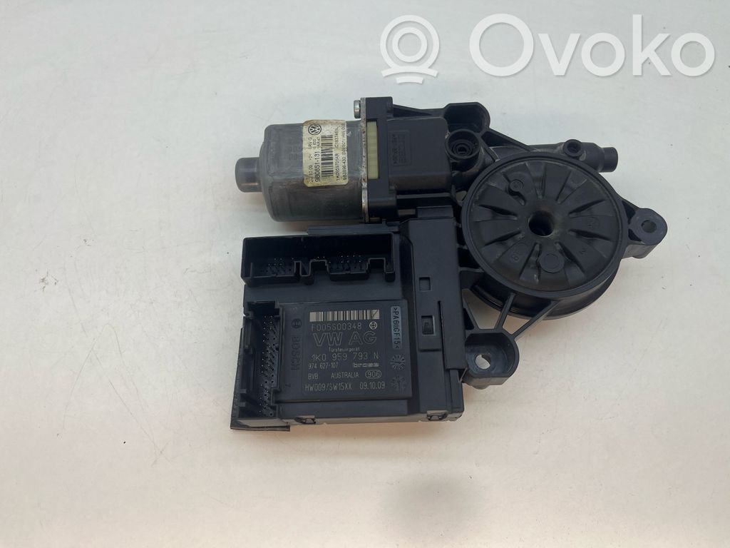 Volkswagen PASSAT B6 Silnik regulatora szyby drzwi przednich 