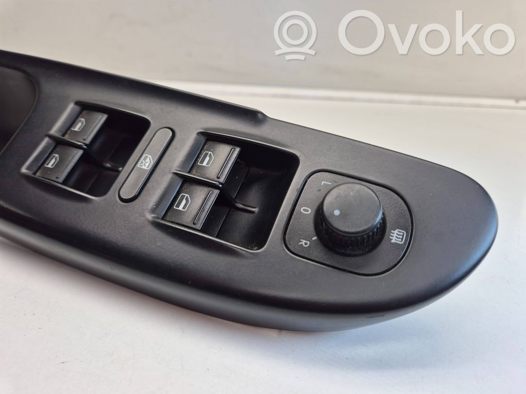 Volkswagen PASSAT B6 Comutator comandă geamuri electrice 