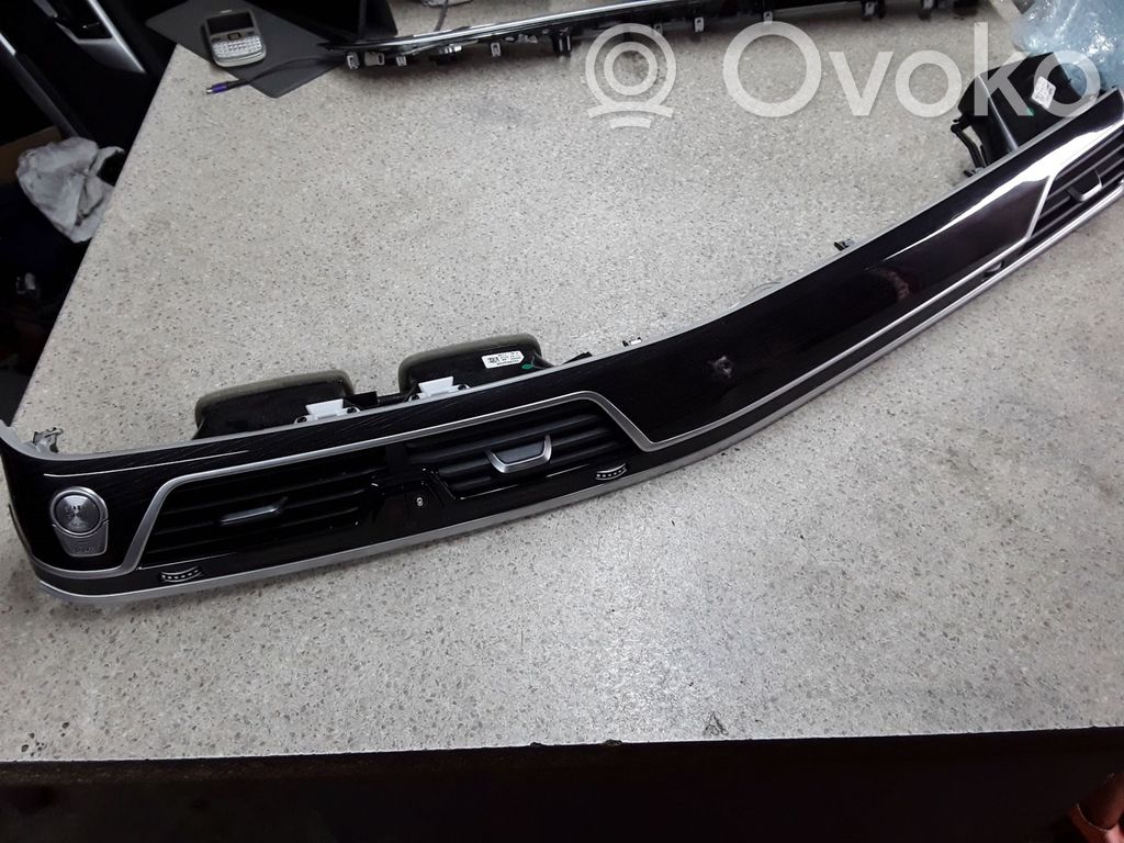 BMW 7 G11 G12 Dash center air vent grill 