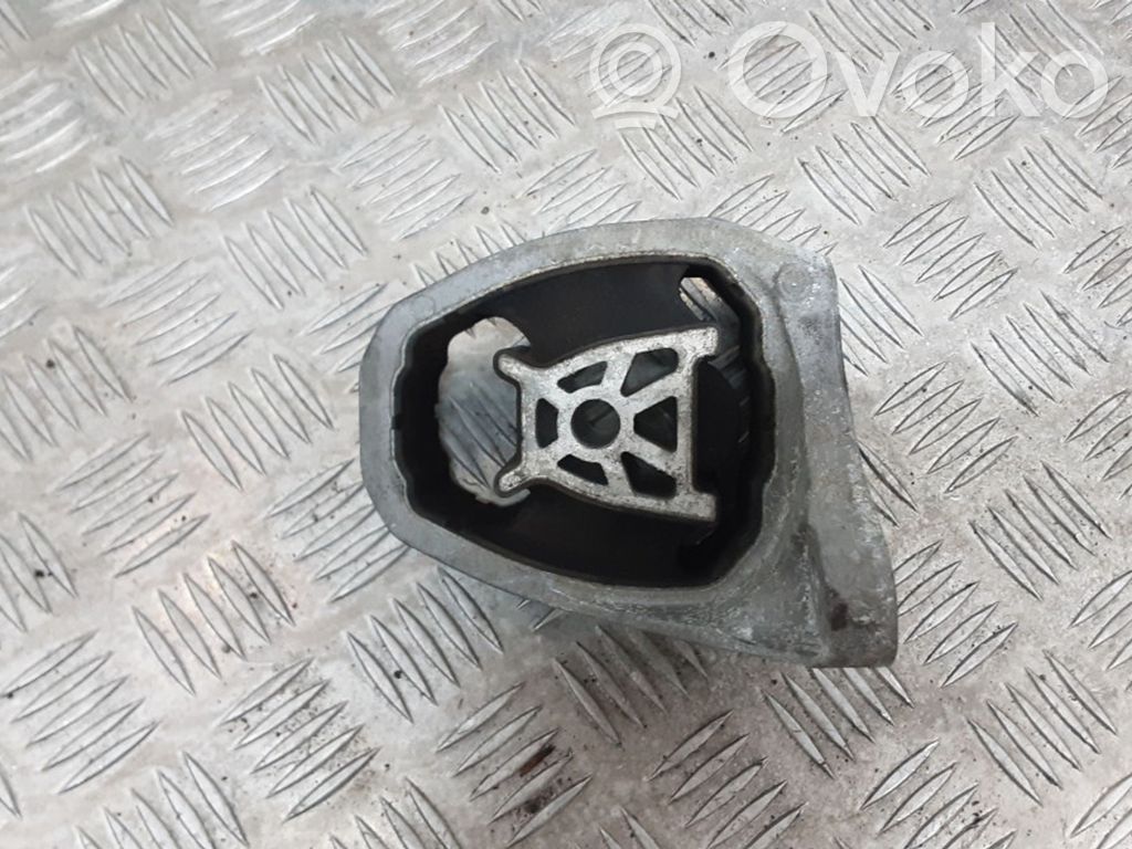 Volvo XC90 Engine mount bracket 