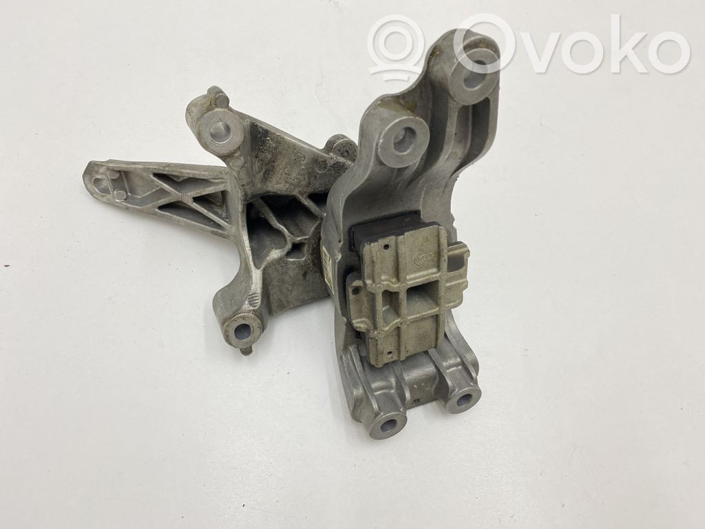 Engine mount bracket   6784359