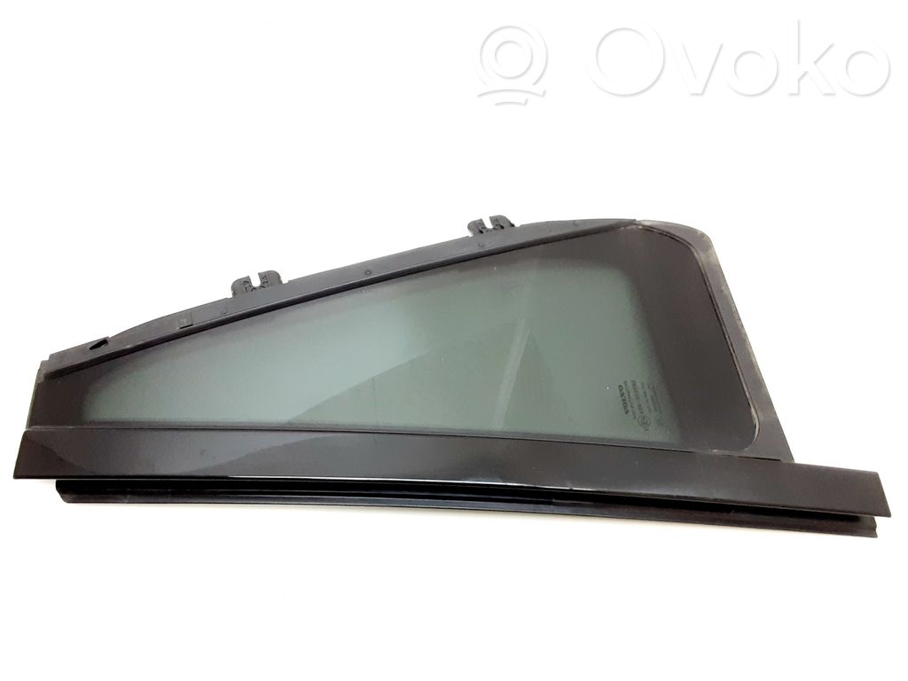 Volvo XC90 Ventanilla de ventilación de la puerta trasera 