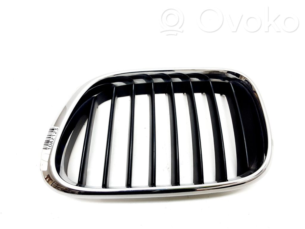 Front grill   8247673