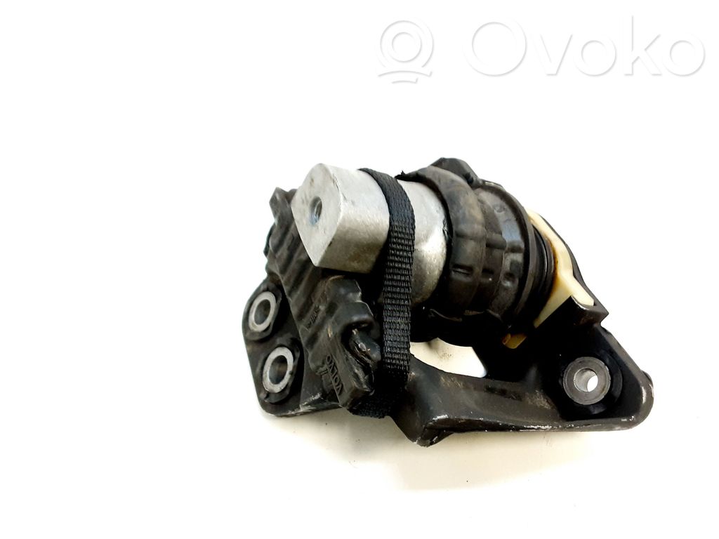 Volvo XC90 Engine mount bracket 