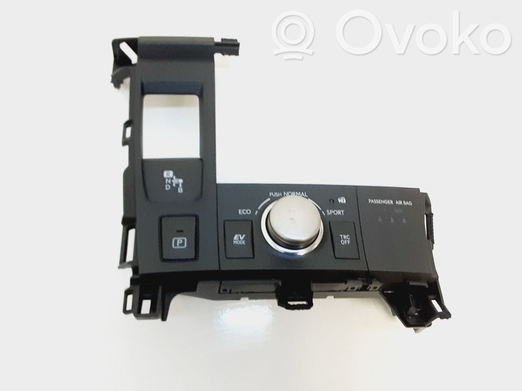 Lexus CT 200H Center console 