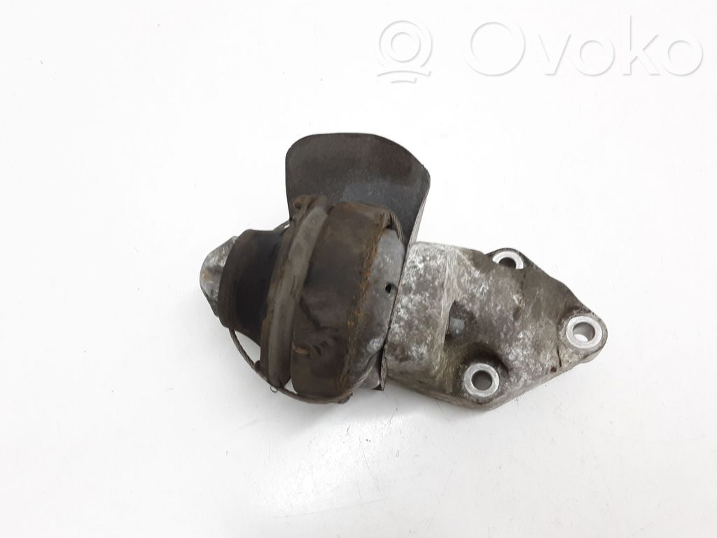 Volvo XC90 Engine mount bracket 