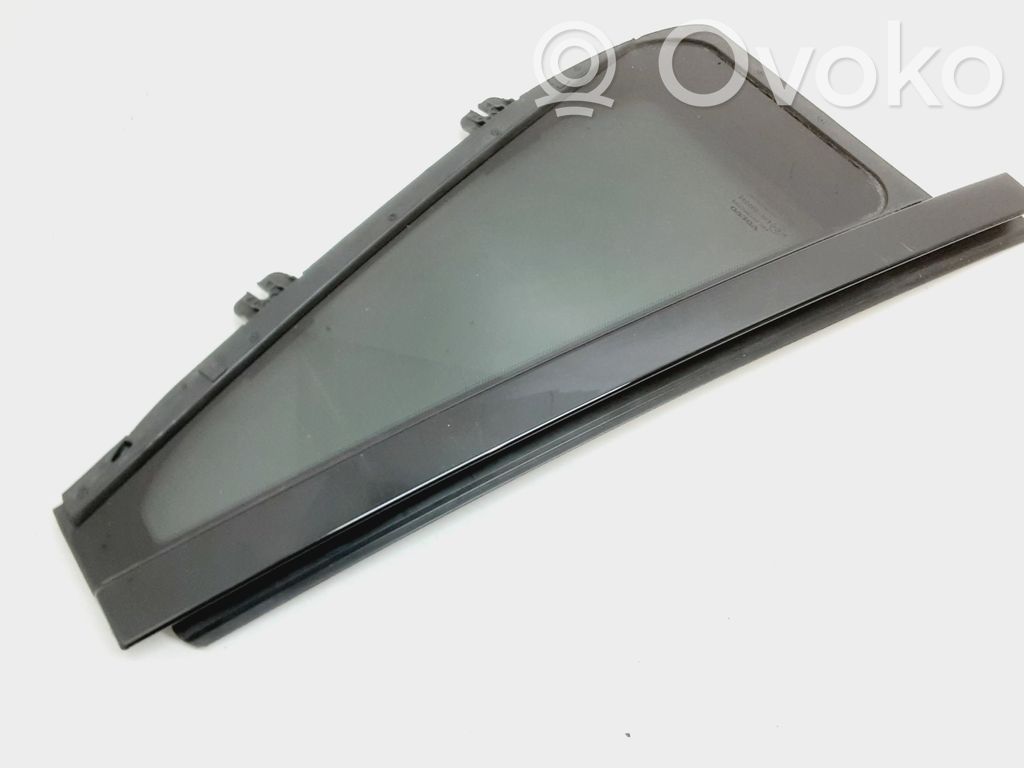 Ventanilla de ventilación de la puerta trasera   31352994