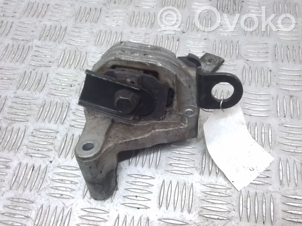 Volvo XC90 Engine mount bracket 