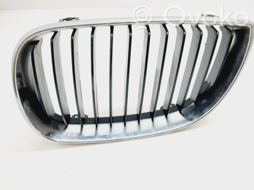 BMW 1 E81 E87 Grotelės priekinės 