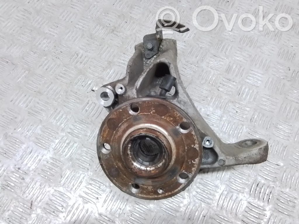 Volkswagen Golf VIII Cubo de rueda delantera 