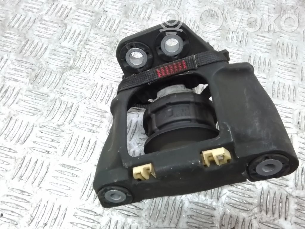 Volvo S90, V90 Engine mount bracket 