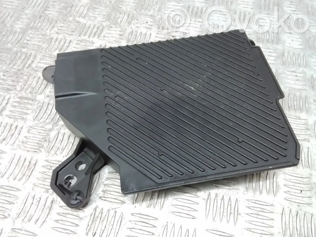 Volvo S90, V90 Sound amplifier 