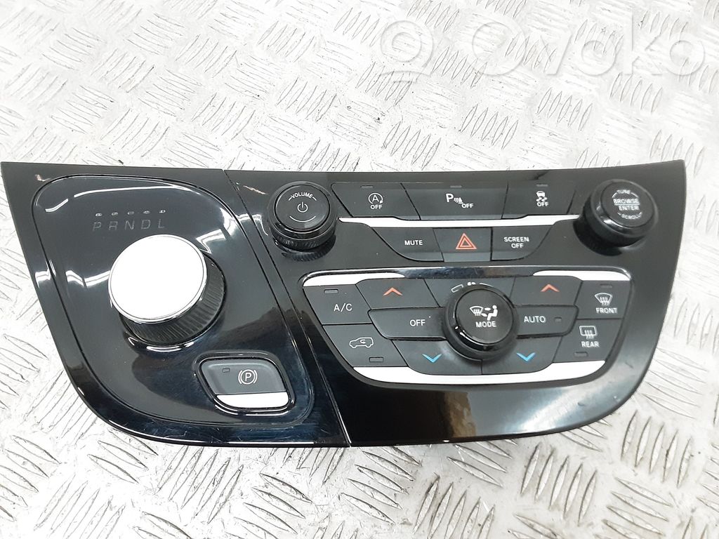 Chrysler Pacifica Unidad de control climatización 
