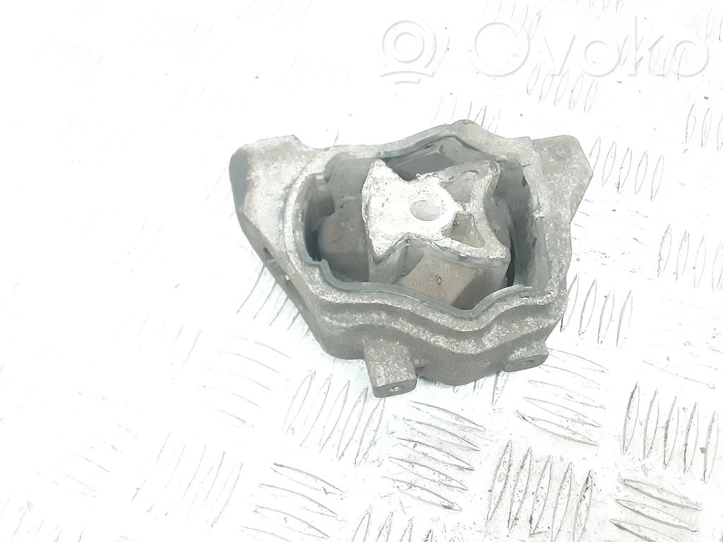 Volvo XC60 Engine mount bracket 