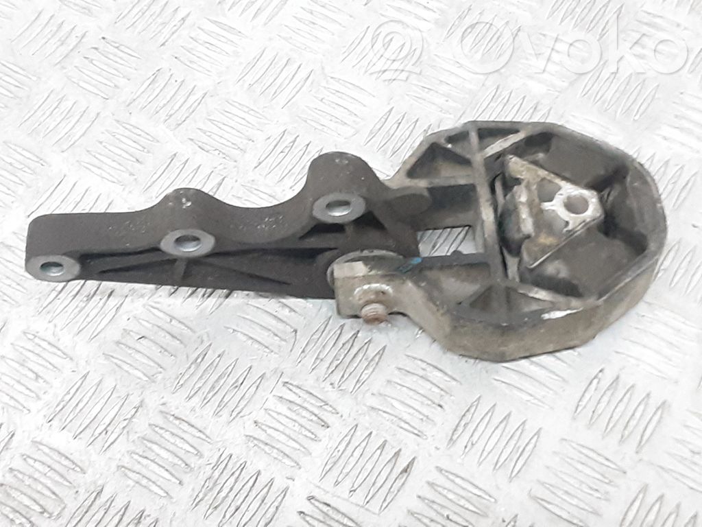 Volvo C30 Engine mount bracket 