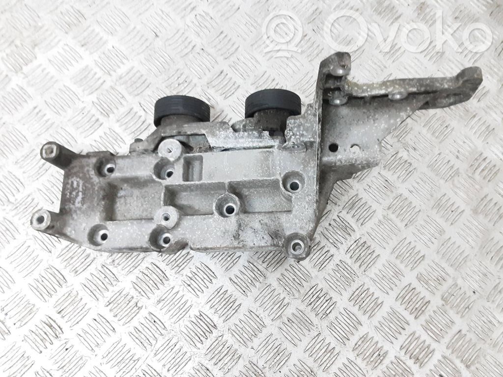 Volvo XC90 Generator/alternator bracket 