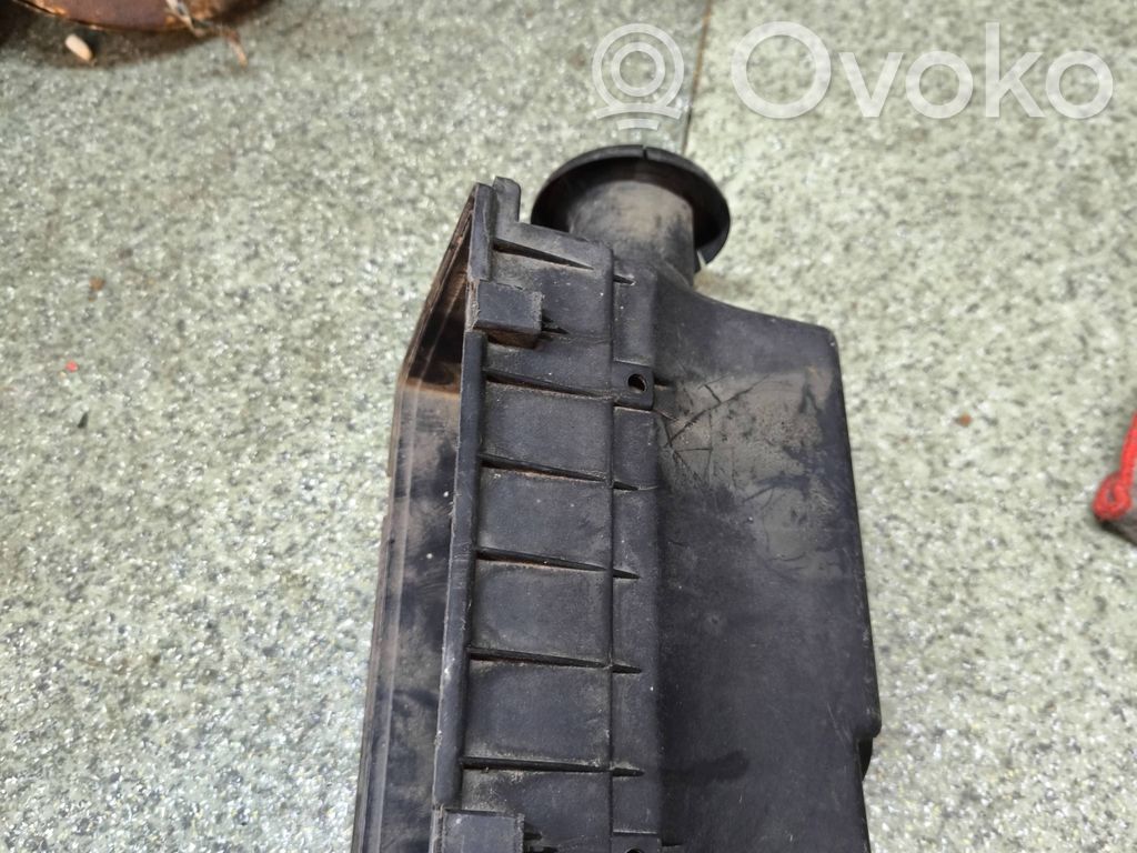 Air filter box   1715881