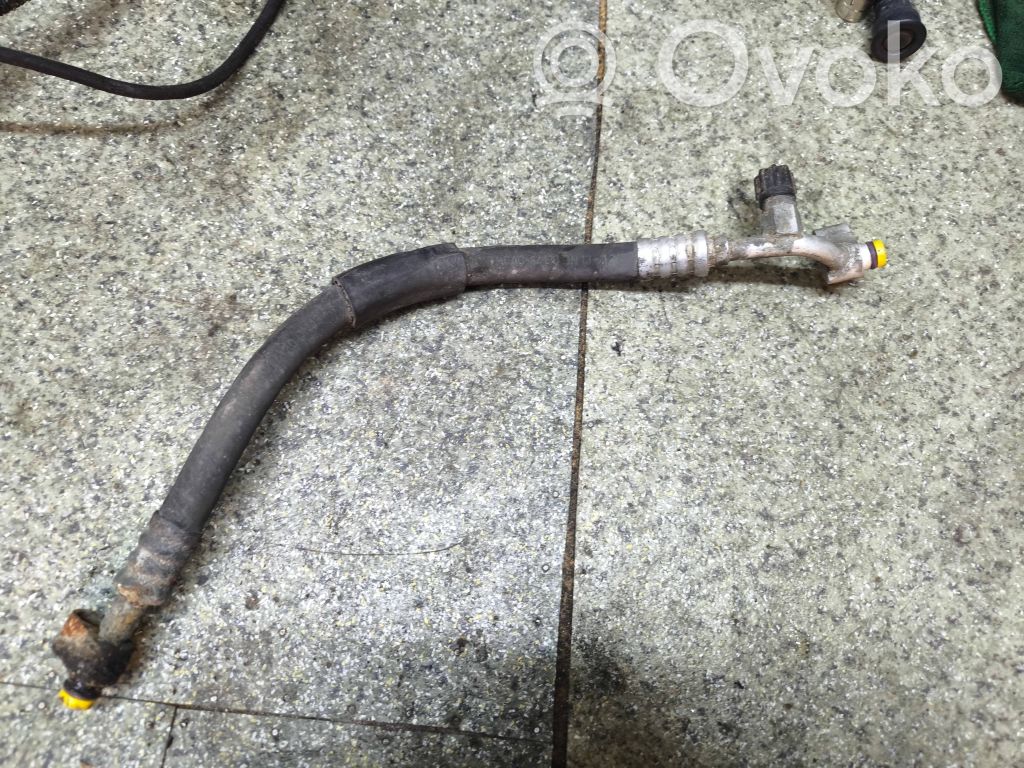 BMW 3 E46 Ilmastointilaitteen putki (A/C) 
