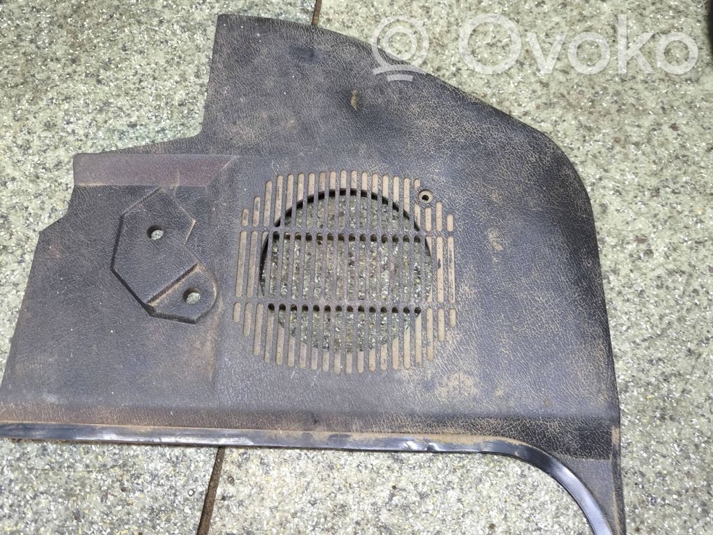 BMW 3 E30 Sivukaiuttimen suoja 