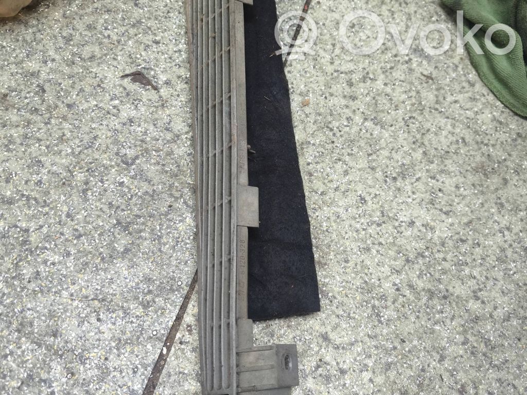 BMW 5 E34 Altro elemento di rivestimento bagagliaio/baule 