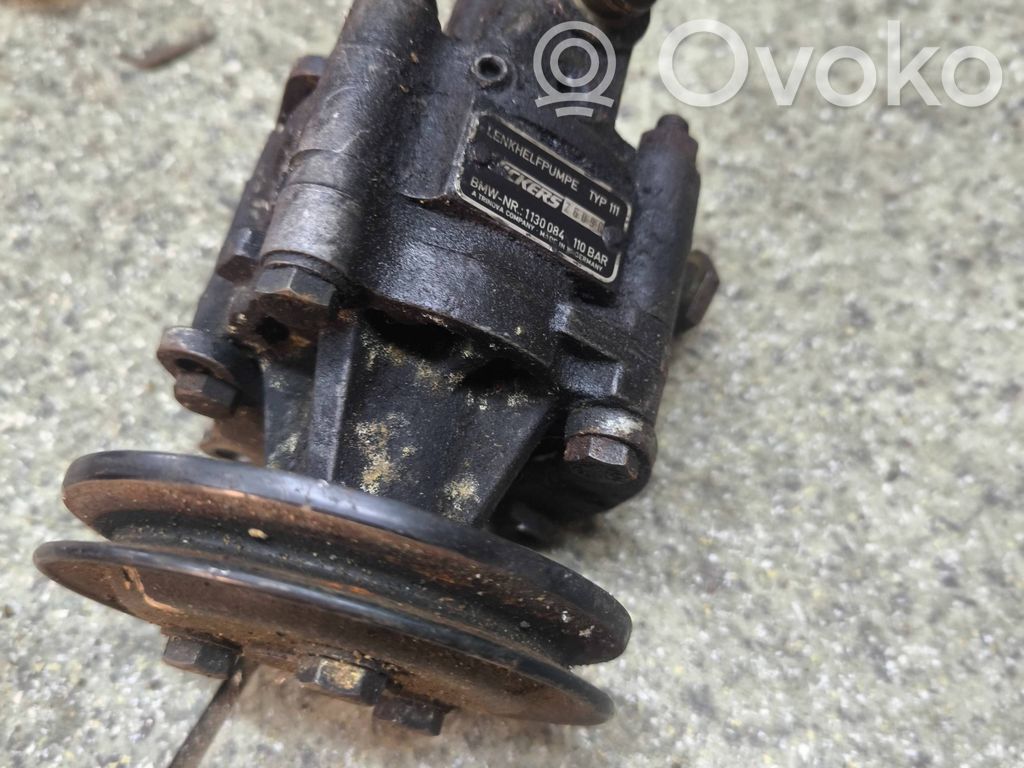 BMW 3 E30 Ohjaustehostimen pumppu 