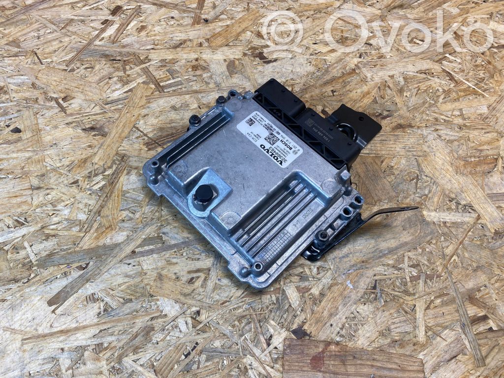 Volvo XC40 Engine control unit/module 