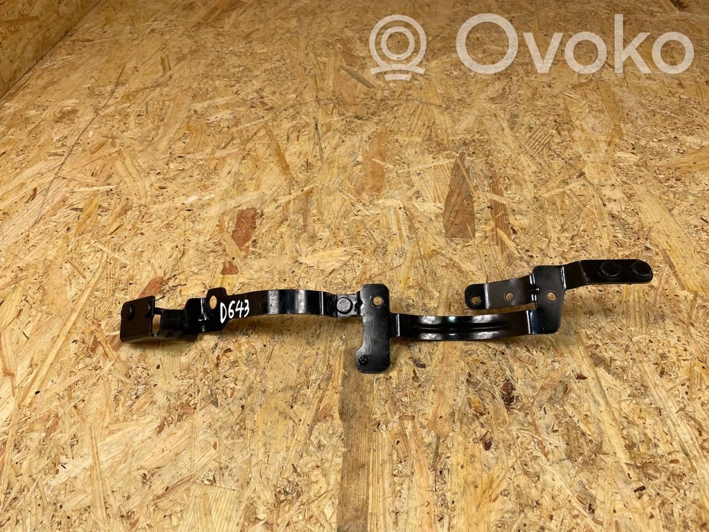 Volvo XC40 Lokasuojan kannake 