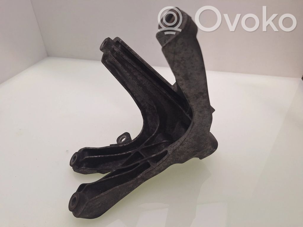 Audi Q5 SQ5 8R Engine mounting bracket 