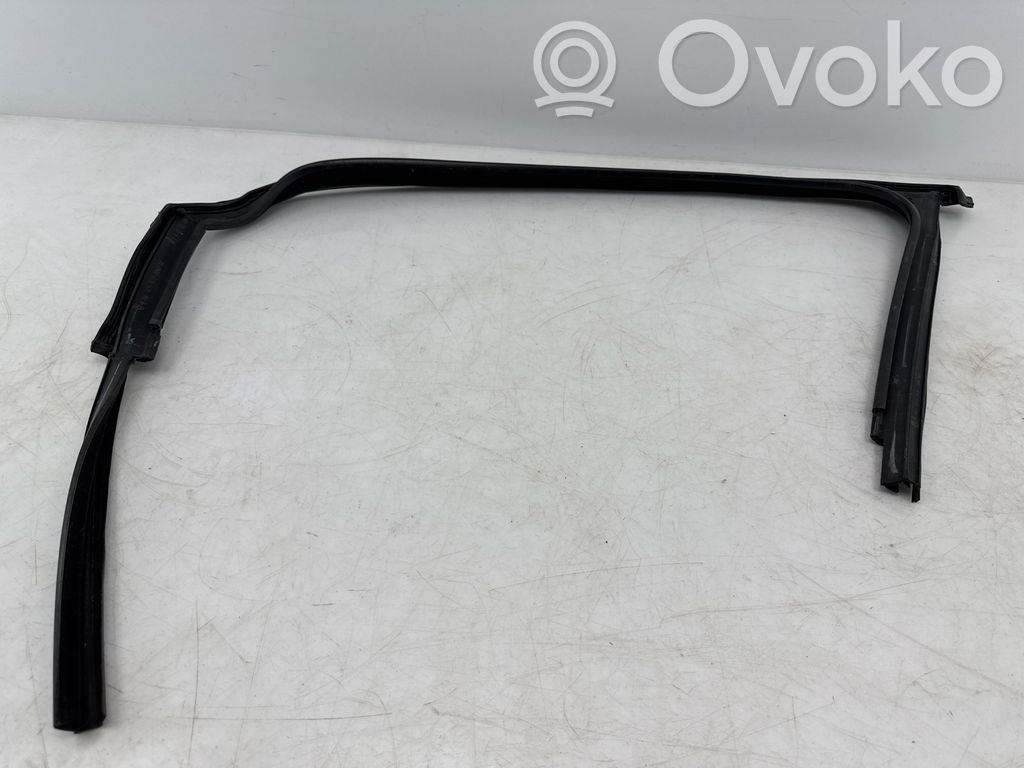 Volkswagen Golf VII Uszczelka szyby drzwi przednich 