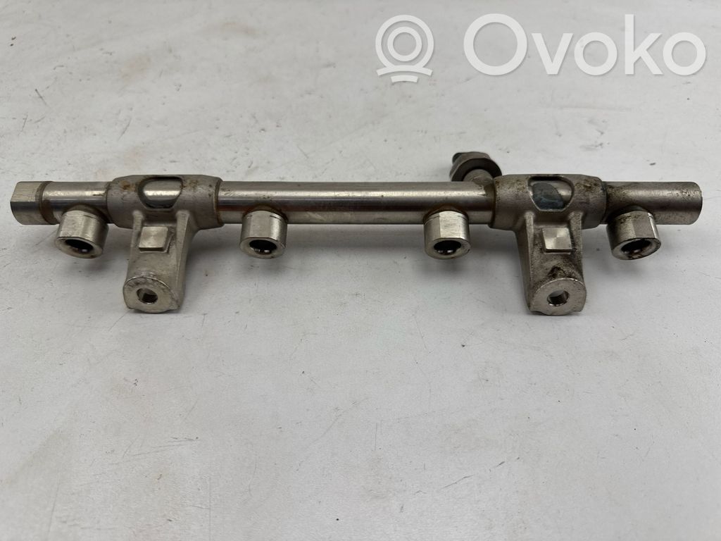 Audi A4 S4 B9 Listwa wtryskowa 