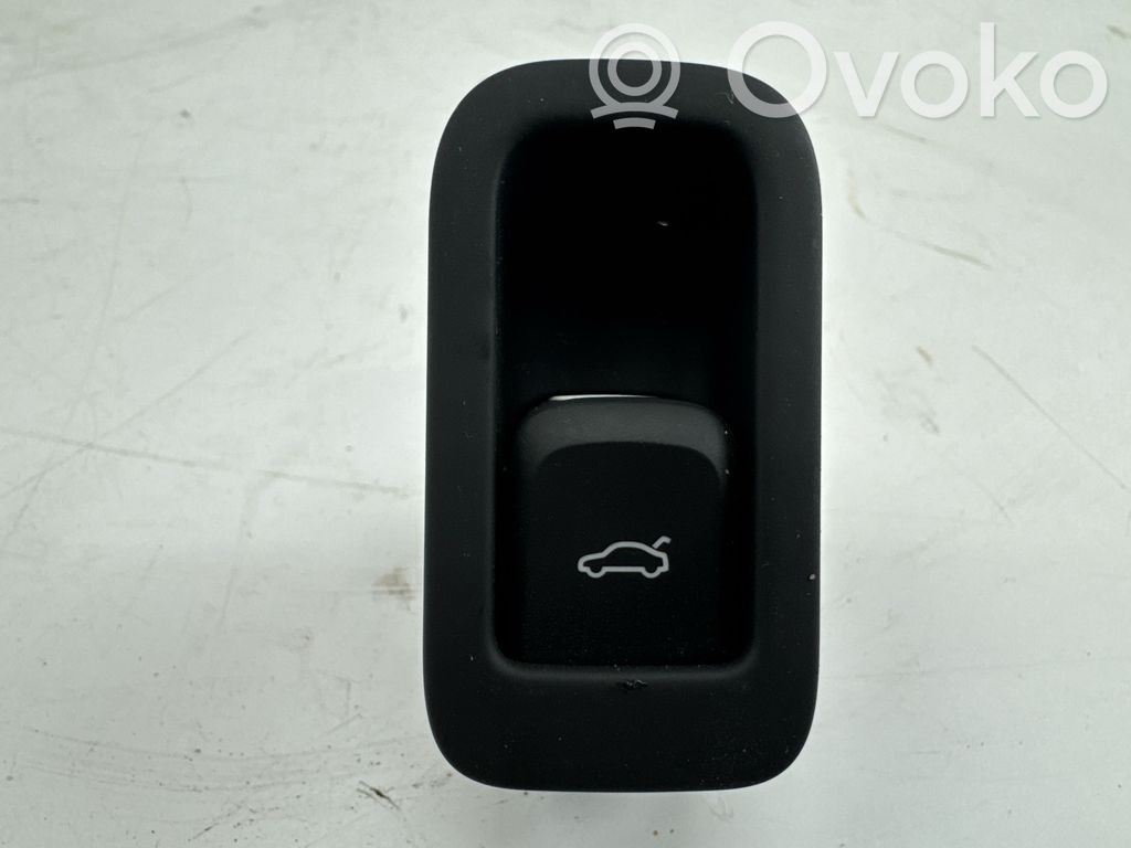 Audi Q2 - Tailgate/boot open switch button 