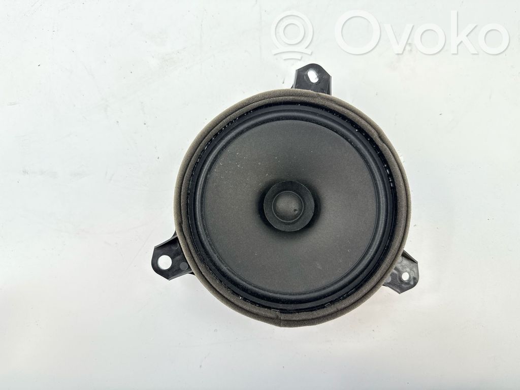 Toyota Yaris XP210 Altavoz de la puerta delantera 