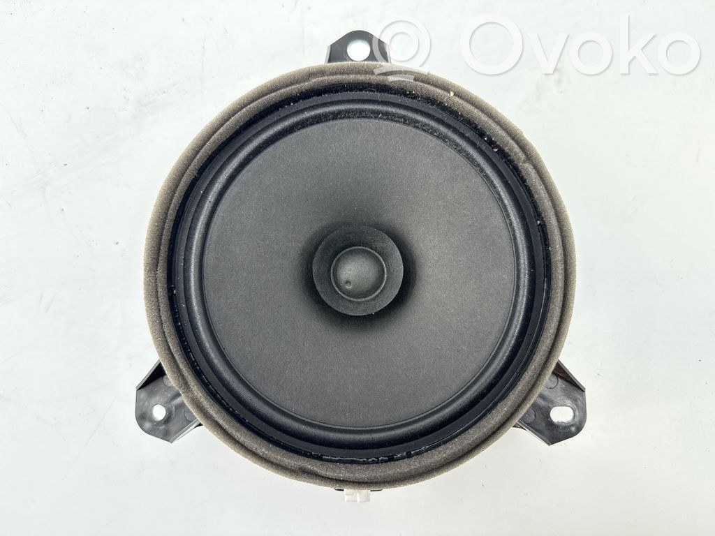 Toyota Yaris XP210 Altavoz de la puerta delantera 