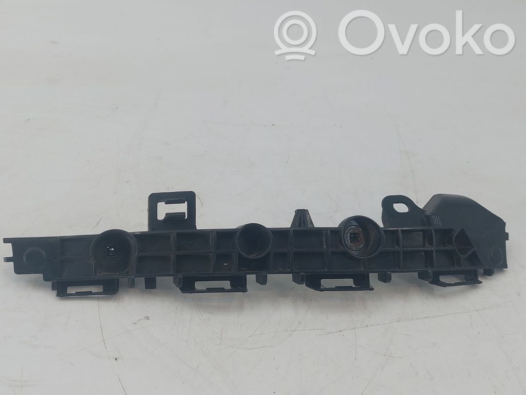 Toyota Yaris XP210 Soporte de montaje del parachoques trasero 