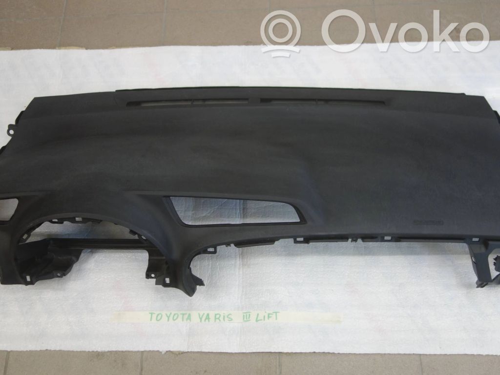Toyota Yaris Deska rozdzielcza 