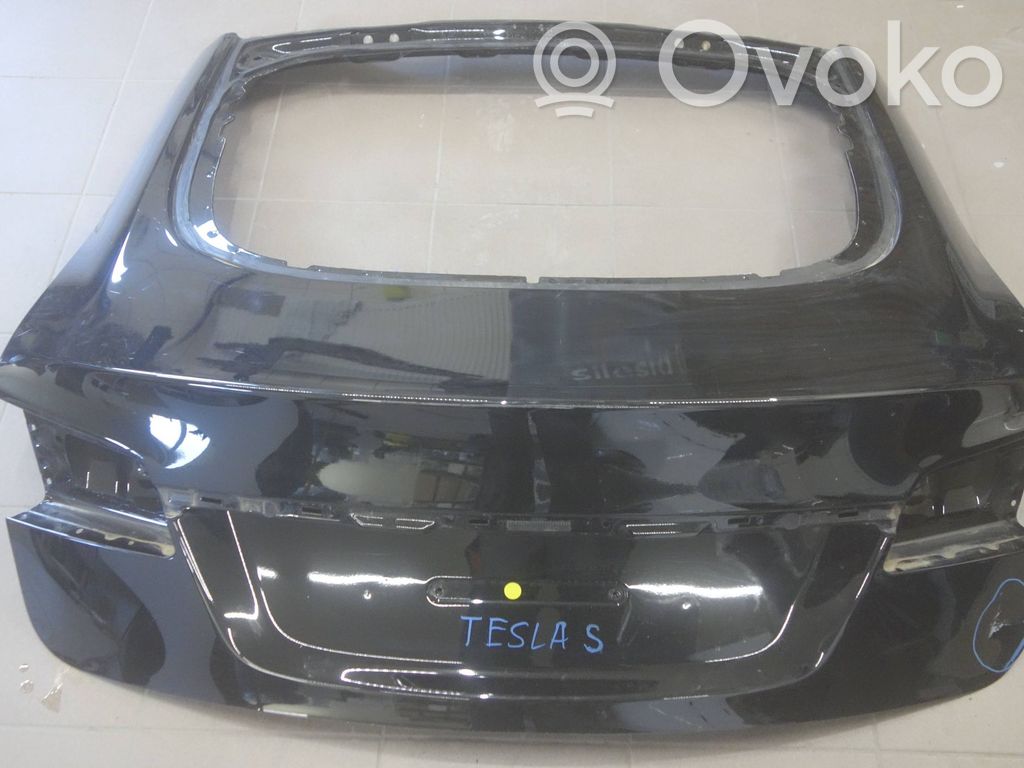 Tesla Model S Truck tailgate 