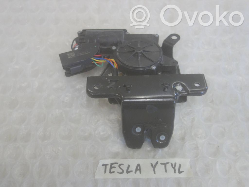Tesla Model 3 Spyna galinio dangčio 