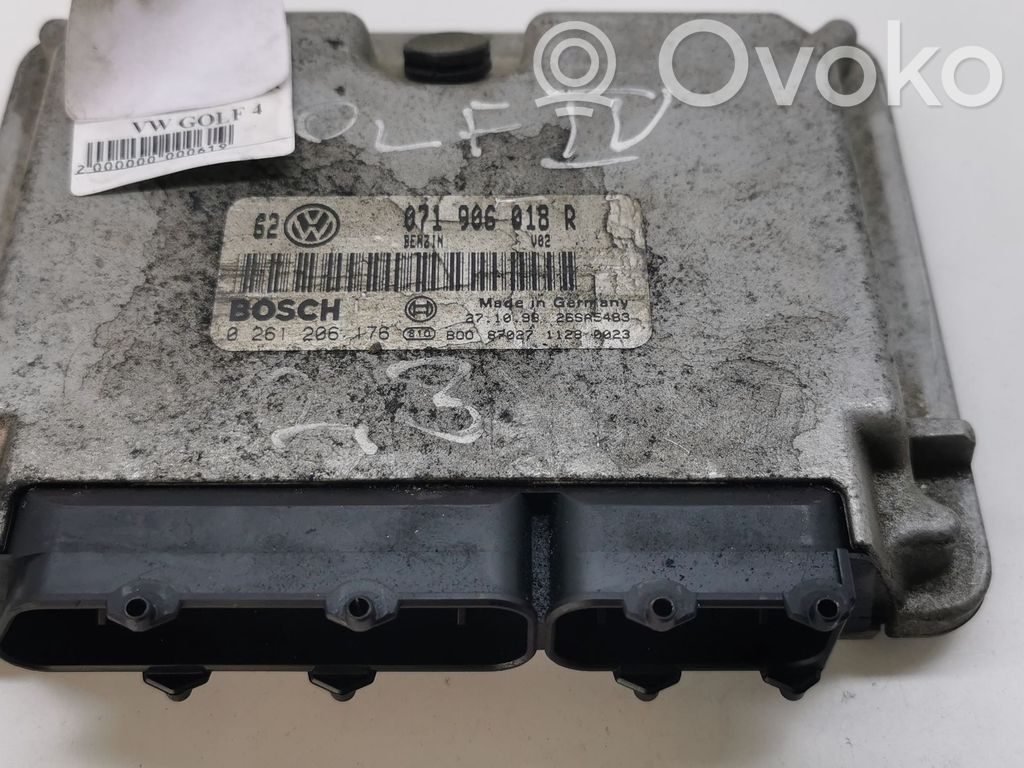 Volkswagen Golf IV Engine control unit/module 