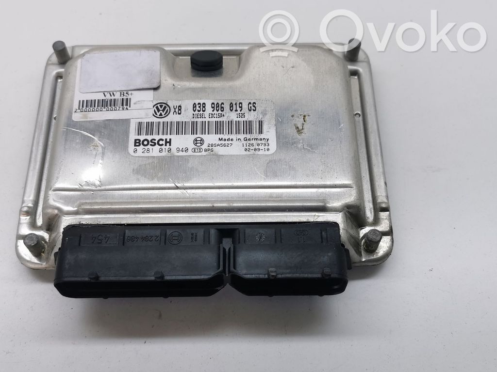 Volkswagen PASSAT B5.5 Engine control unit/module 