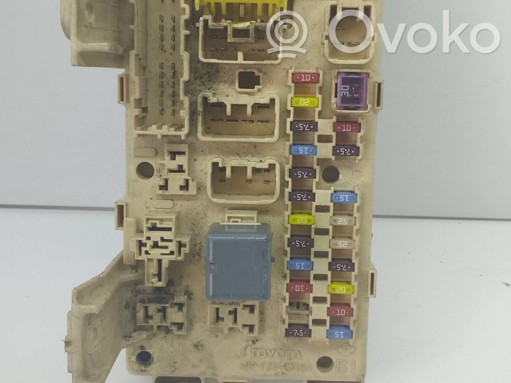 Toyota Corolla Verso AR10 Fuse box set 