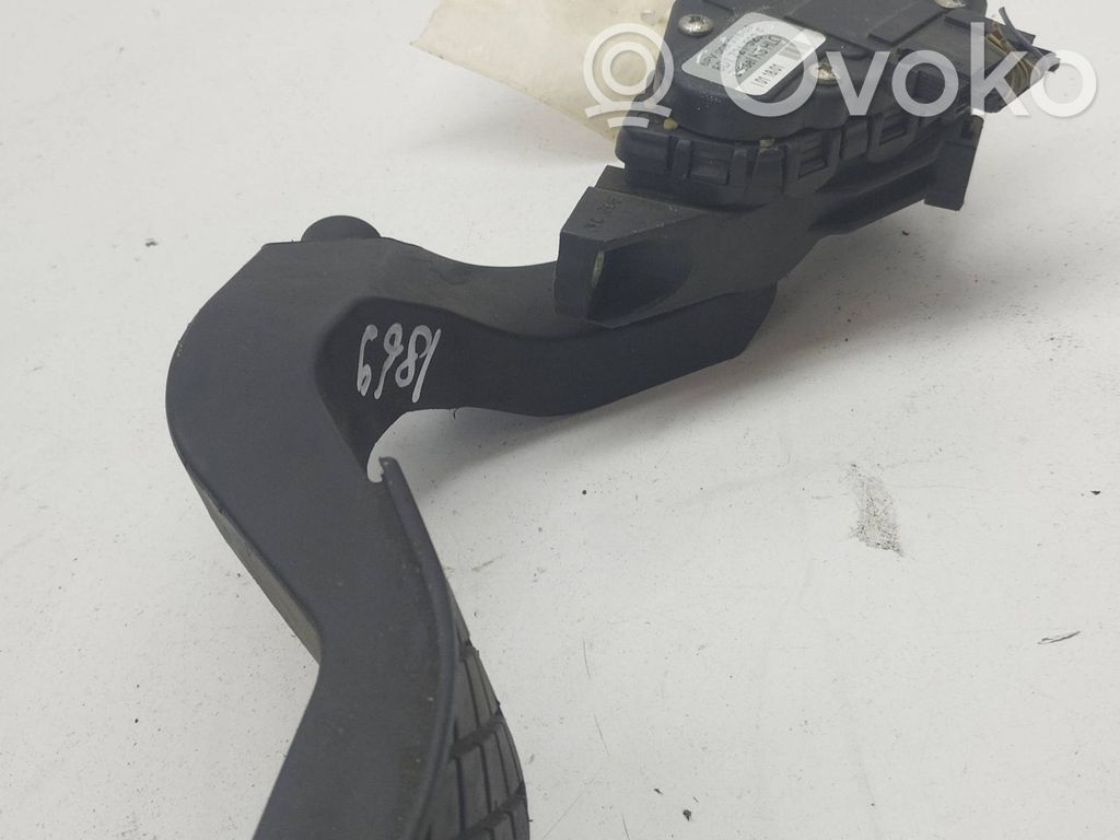 Volkswagen PASSAT B5 Accelerator throttle pedal 
