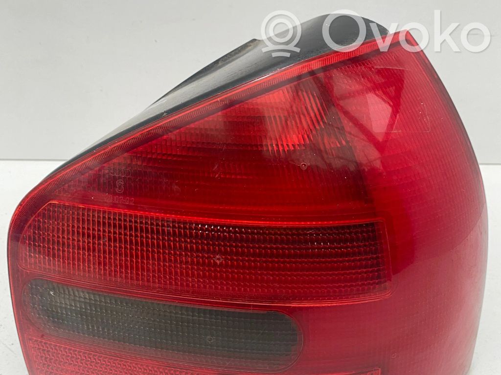 Audi A3 S3 8L Aizmugurējais lukturis virsbūvē 