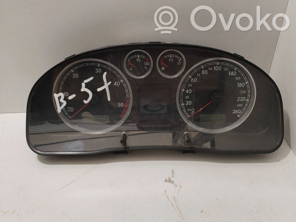 Volkswagen PASSAT B5.5 Spidometrs (instrumentu panelī) 