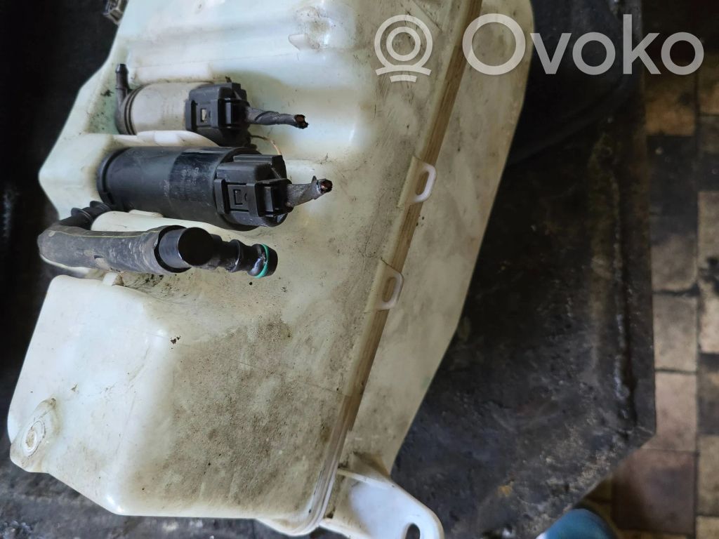 BMW 7 E65 E66 Zbiornik płynu do spryskiwaczy szyby przedniej / czołowej 