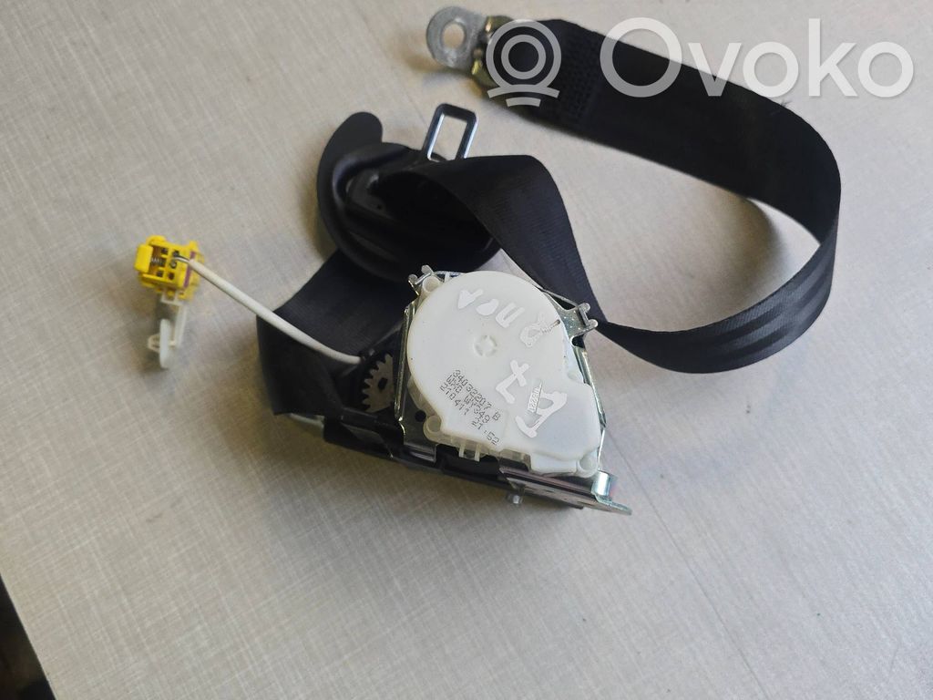 Volkswagen PASSAT B7 Front seatbelt 